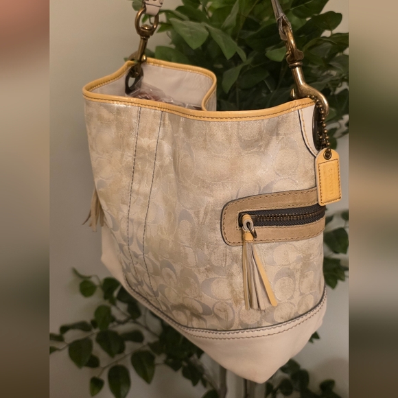 Coach Tie Dye Off White/Yellow Trim Signature Canvas Shoulder Bag - Picture 3 of 6